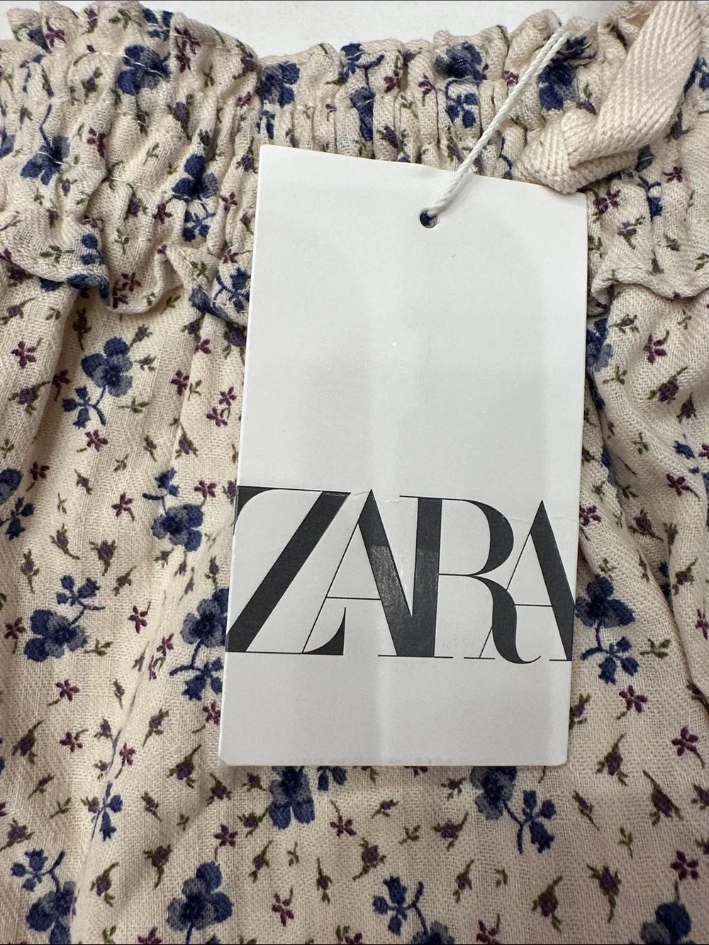 Zara size 5 girls Beige Floral Elastic-Waist Skirt with Blue Print. New